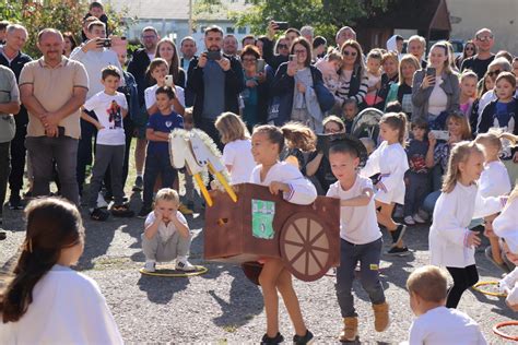 Dje Ji Dan Na Ergeli Lipik Obljetnica Povratka Lipicanaca I Obilje