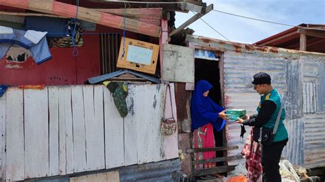 Wiz Salurkan Bantuan Pangan Keluarga Prasejahtera Di Kawasan Pesisir