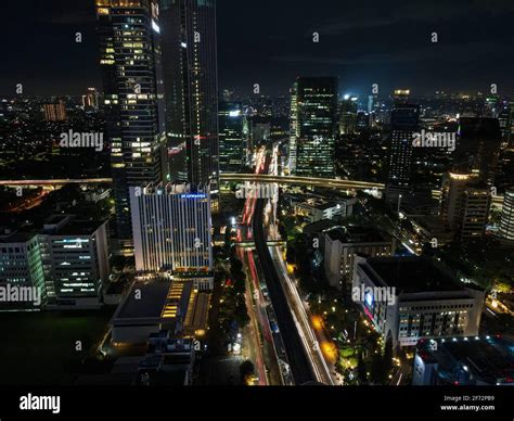 Espectacular Horizonte Nocturno De Una Gran Ciudad Moderna Por La Noche