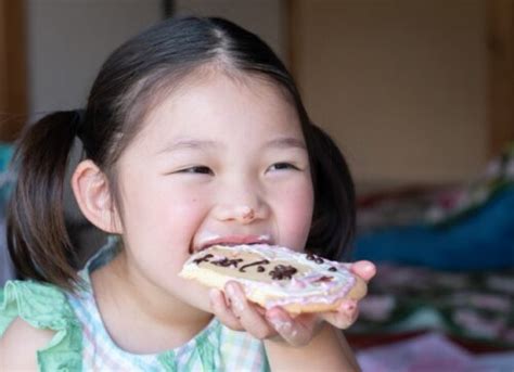 お菓子の食べ過ぎに要注意！怒りっぽい不登校・登校しぶりキッズの気持ちが落ち着く簡単おやつの選び方 パステルジャンプ