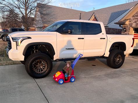 2024 Tundra 6 Inch Lift Kylie Minetta