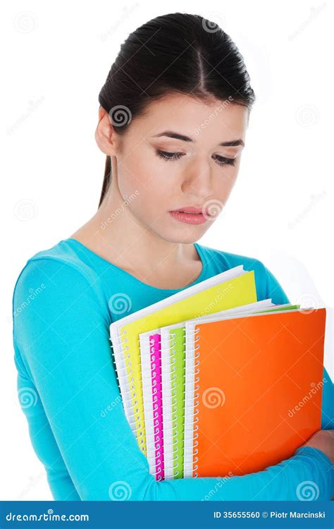 Retrato Del Estudiante Triste Joven Con El Libro De Trabajo Foto De