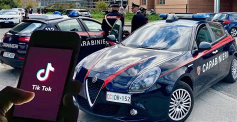 ISCHIA INSULTA I CARABINIERI REGISTRA UN VIDEO SU TIKTOK E LO