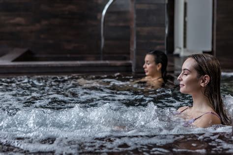 What Is Hydrotherapy And How Can You Benefit From It — Stefani Fryzel