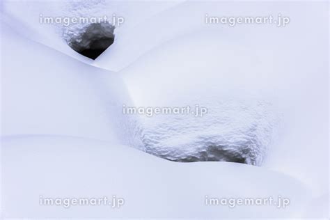 早春の雪解けの写真素材 110178632 イメージマート