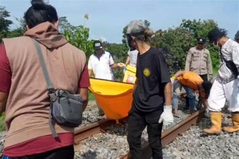 Pria Tewas Tertabrak Kereta Api Di Ngawi