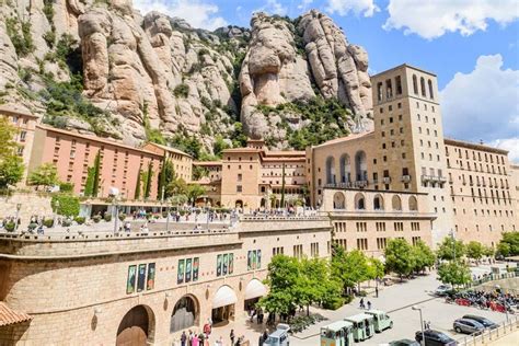 Excursión A Montserrat De Día Completo Desde Barcelona