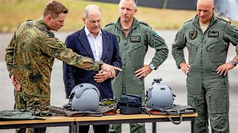 Scholz im Kampfjet Kanzler sorgt für Überraschung