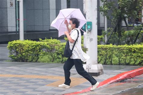 天氣預報》今明兩天雨彈狂炸！颱風「鴛鴦」最新路徑曝光 風傳媒