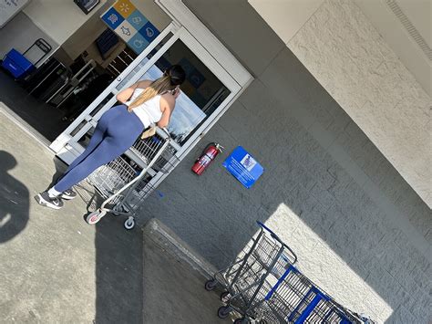 Nice Ass On Latina At Walmart Spandex Leggings Yoga Pants Forum