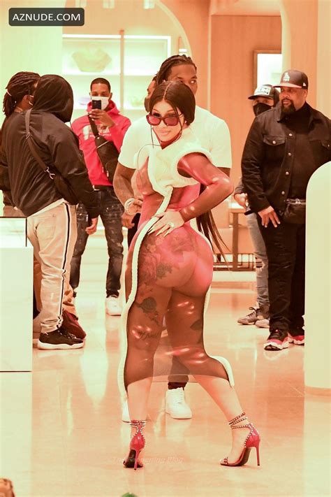 Cardi B Sexy Showing Off Her Hot Curves At Bottega Veneta In Beverly Hills AZNude