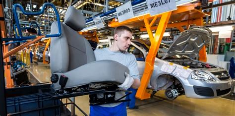 АвтоВАЗ остановил конвейер из-за проблем с поставками комплектующих
