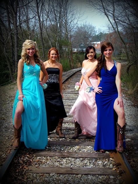 Prom Poses Girl Prom Group Poses Country Prom Photography Pinterest Country Prom Prom