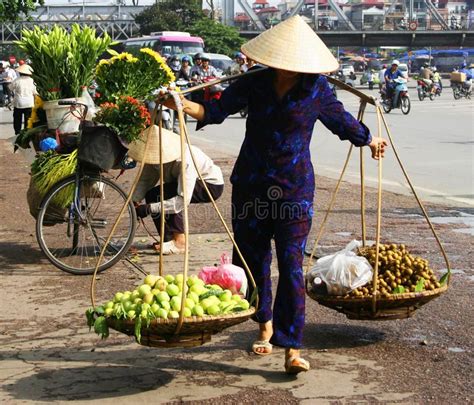 Vietnamese Street Vendor In Hanoi Its Very Common To See The Street Vendors Ca Sponsored