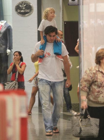 Thiago Lacerda Brinca Os Filhos Em Shopping