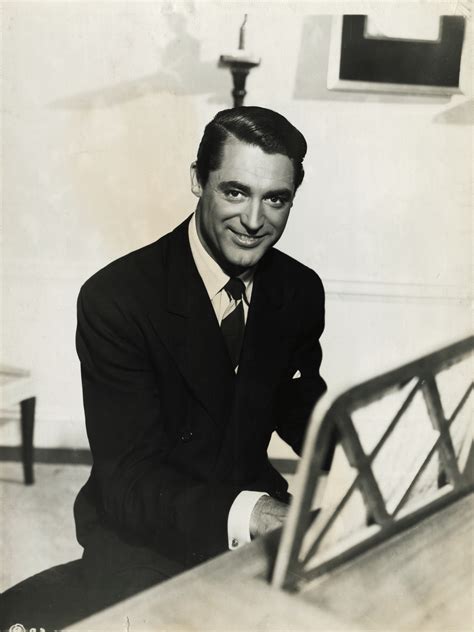 Cary Grant’s Family Secrets Revealed: Inside His Childhood Pain