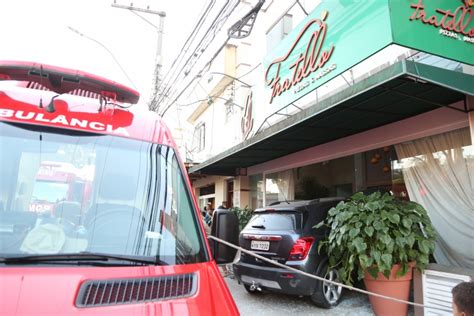 Carro Atropela Mulher E Invade Restaurante Na Pelinca Folha Geral