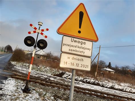 Uwaga Zamkn Na Kilka Dni Przejazd Kolejowo Drogowy Foto Strzegom