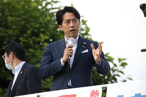 小泉進次郎氏、大量の紙資料に「無駄遣い」 「読まないものも多いのに」ペーパーレス化進まず嘆き J Cast ニュース【全文表示】