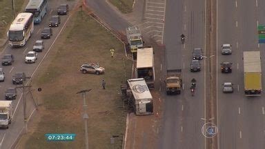 Bom Dia Minas Carreta Carregada De Carne Tomba No Anel Rodovi Rio De