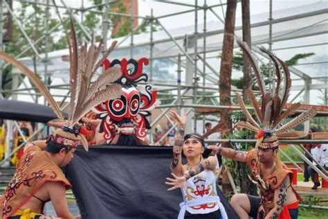 Foto Tari Babukung Tradisi Saat Kematian Di Lamandau Kalimantan