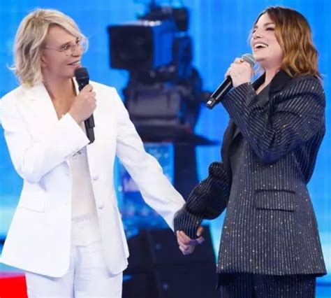 Emma Marrone parla di tumore e maternità e viene insultata sui social