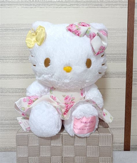 Yahooオークション ハローキティ Hello Kitty Meets Laura Ashley