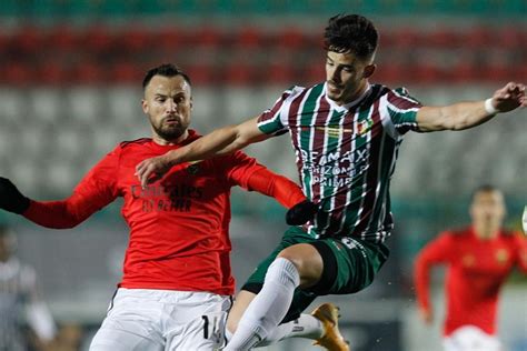 Benfica Bate O Estrela Da Amadora E Segue Para Os Quartos De Final