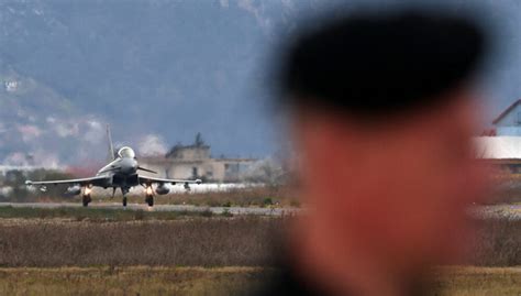 Dendias nuk ishte në hapjen e bazës ajrore të NATO s në Kuçovë