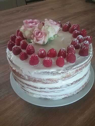 Naked cake aux framboises de la boîte à délices de sandrine et ses