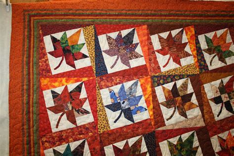 Maple Leaf Quilt Pc Fall Quilts Fall Quilt Patterns Quilts