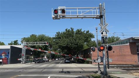 T St Railroad Crossing Sacramento Light Rail Sacramento Ca New Gate Youtube