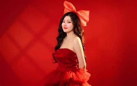 Hot girl Lê Thị Linh Nổi tiếng trên mạng với vẻ ngoài xinh đẹp tài năng