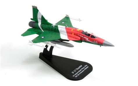 ITALERI - JF - 17 THUNDER