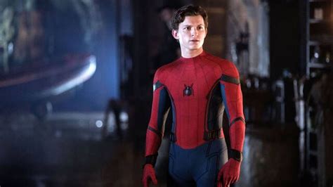 Tom Holland Recibe El T Tulo De Hombre Del A O Por Su Papel Como