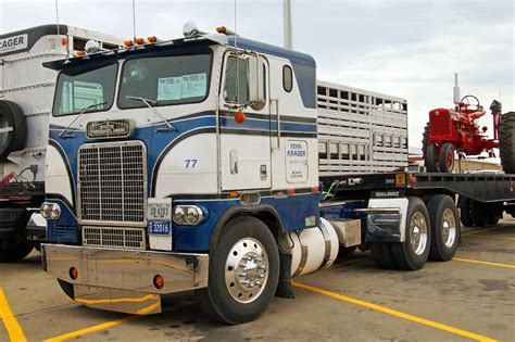 Semitrckn — Coe White Freightliner Classic