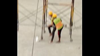 Dos jóvenes se follan entre ellos en medio de la construcción XVIDEOS