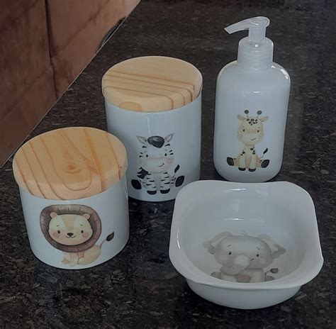 Kit Higiene Bebê Safari 4 Peças Tp Pinus Molhadeira Decor