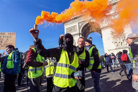 Mobilização dos coletes amarelos começa 23 detidos em Paris