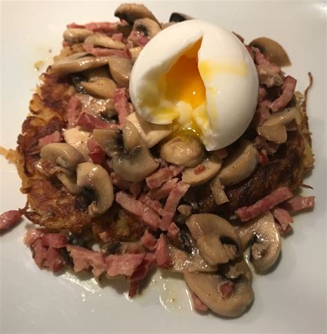 Oeuf Mollet Sur Galette De Pommes De Terre Lardons Champignons Et