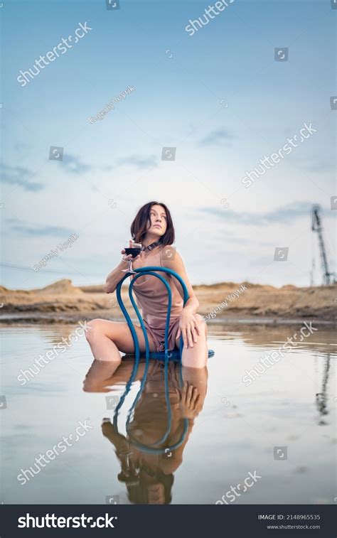 Sexy Brunette Short Hair Sporty Figure Stock Photo 2148965535 Shutterstock
