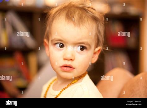 Braune augen und blonde haare Fotos und Bildmaterial in hoher Auflösung Alamy
