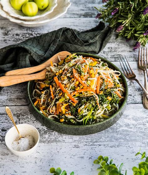 Stekt kålsallad med nudlar salladslök och majs Landleys Kök