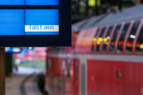 Pl Tzliche Krankmeldung Trifft Deutsche Bahn Hart Pendler In