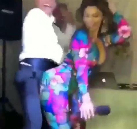 Video de la maestra que perreó escandalosamente con un alumno en fiesta