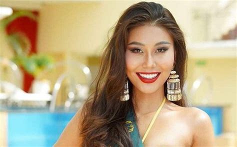 Phần thi bikini của Hoa hậu Trái Đất gặp sự cố vì mưa lớn