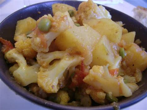 Coliflor Con Patatas Y Guisantes Aloo Gobi Aur Mater Receta Petitchef