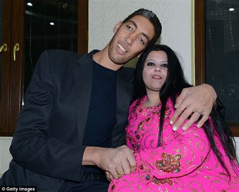 Mr Frank Worlds Tallest Man Sultan Kosen Finds Love