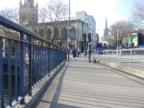 A Face Looking From Bristol Bridge © Neil Owen Cc By Sa20 Geograph