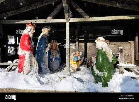 Cr Che De No L En Plein Air Avec La Neige Montrant J Sus Manger Avec